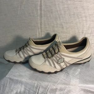 Tan Skechers arch fit sneakers, size 7.5. Never worn!